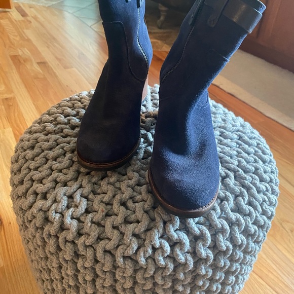 Like new navy Trask boots - Picture 2 of 5